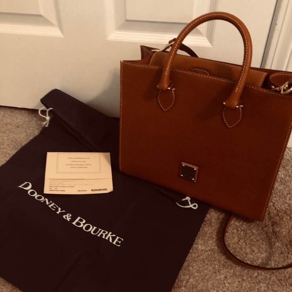 Dooney & Bourke Janine Saffiano (registration card and dust bag included)